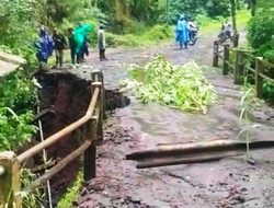 Akibat Tanah Longsor, Jembatan Penghubung Antar Desa di Tosari Pasuruan Ambles