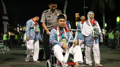 Pemberangkatan haji. (Foto: Mochamad Abdurrochim/Tugu Jatim)