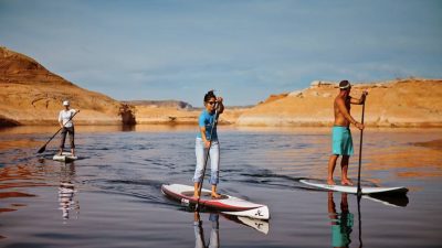 Ilustrasi olahraga Stand Up Paddleboard.