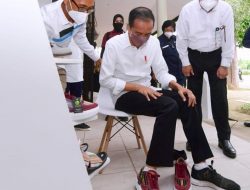 Viral! Jokowi Beli Sepatu Kain Tenun Buatan Pemuda asal Pasuruan