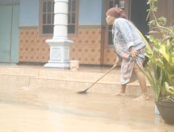 Pasca Banjir Bandang, Warga Dusun Plosolanang Kediri Keluhkan Sulitnya Peroleh Air Bersih