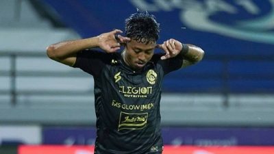 Kushedya Hari Yudo, selebrasi setelah mencetak gol ke gawang PSS Sleman, Arema FC menang 2-0 dalam lag tersebut, Kamis (13/1/2022)