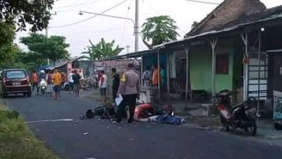 Hancur, akibat Adu moncong Beat lawan Scoopy di Jalan umum Desa Banyuanyar, Kecamatan Gurah, Kabupaten Kediri.