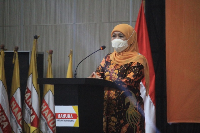 Gubernur Jatim, Khofifah Indar Parawansa, memberi bimbingan teknis pada kader Hanura se-Jawa Timur, Sabtu (15/1/2022).