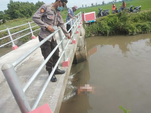 Jenazah Sutrisno ditemukan di bawah jembatan Dusun Templek, Desa Purwoasri, Kabupaten Kediri, Kamis (13/1/2022).