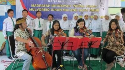 Kegiatan roadshow Agustusan oleh Arbanat String Ansamble.