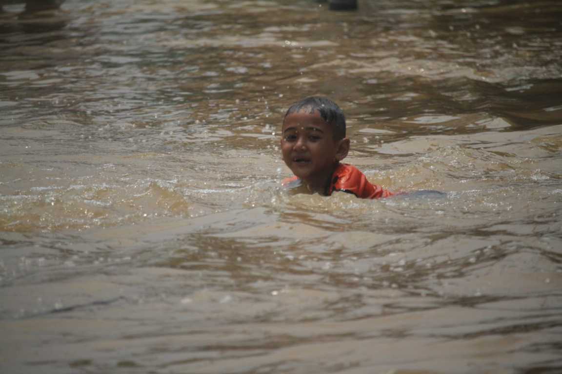 Banjir Pasuruan. (Foto: Laoh Mahfud/Tugu Jatim)