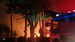 Kebakaran di terminal lama Bojonegero, Kelurahan Karangpacar, Kabupaten Bojonegoro, Jumat (28/01/2022) dini hari.