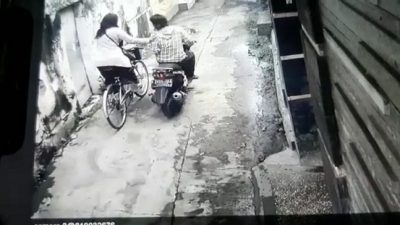 Rekaman CCTV menangkap pelaku begal payudara di Pasuruan.