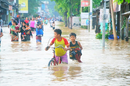 Banjir di Grati Kabupaten Pasuruan sudah terjadi selama 3 hari warga mulai mengungsi.