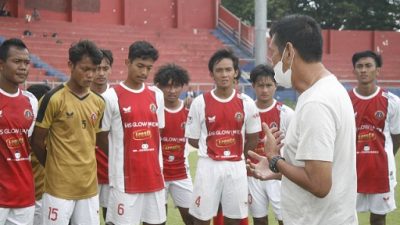 Skuad Bleduk Kelud gelar uji coba dengan Jantra United di Stadion Brawijaya, Jumat (7/1/2022).