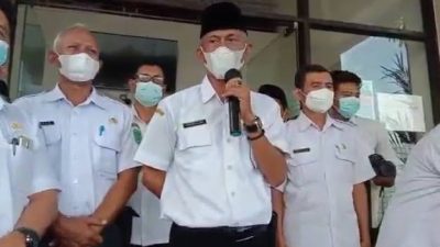 Kadispendik Kabupaten Pasuruan, Hasbullah, yang orasinya mendapat kritik dan evaluasi dari ketua dewan.