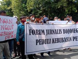 Ujung Pelarangan Liputan, Puluhan Jurnalis Bojonegoro Gelar Demo di Kantor DPRD