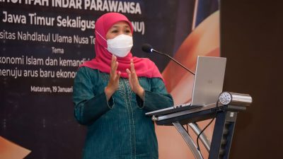 Gubernur Jawa Timur, Khofifah Indar Parawansa, saat memberikan kuliah umum di Universitas NU NTB, Kamis (20/1/2022)