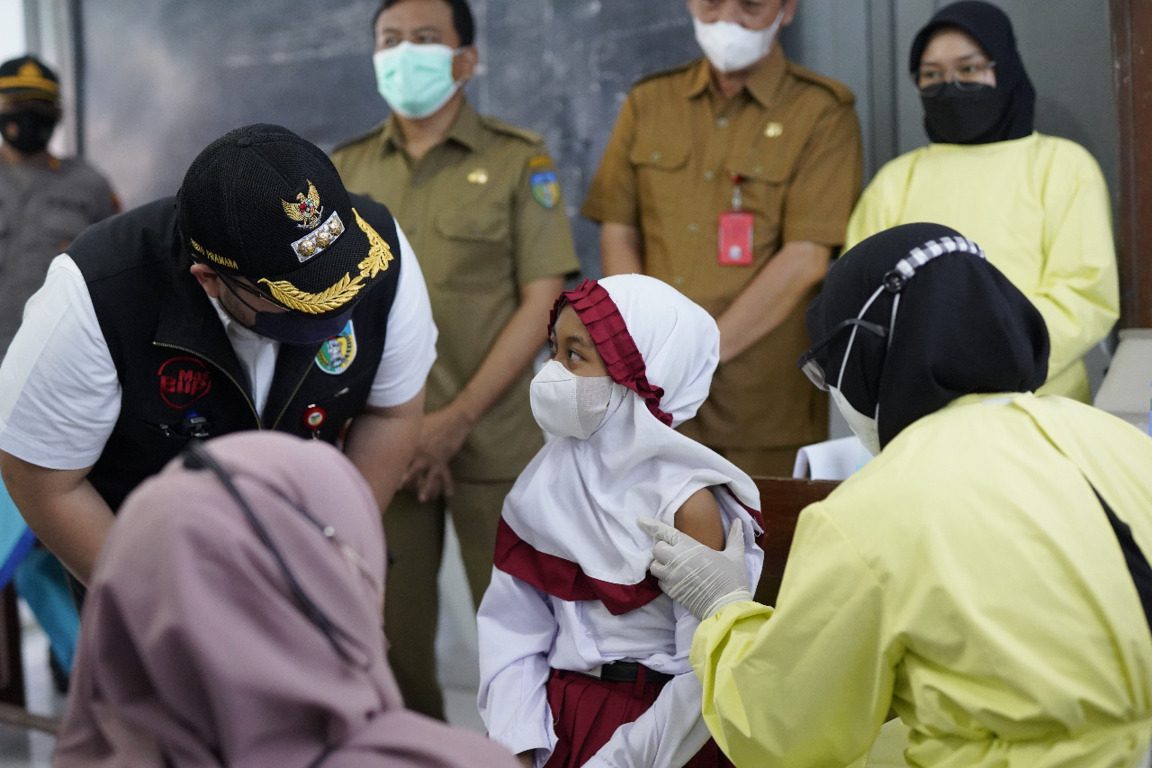 Vaksinasi anak. (Foto: Pemkab Kediri/Tugu Jatim)