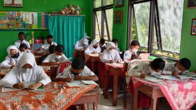 Sekolah di Kota Pasuruan menggelar PTM 100 persen mulai hari ini, Senin (24/1/2022).