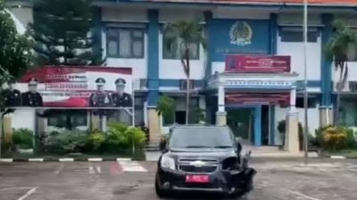 Tangkapan layar video tahanan imigran kabur dengan mobil dinas Rudenim Pasuruan.