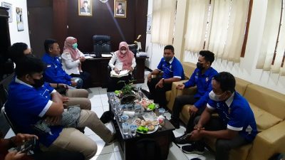 Suasana audiensi yang dilakukan DPD KNPI Tuban di kantor Dinas Sosial, P3A dan Pemas Kabupaten Tuban yang diterima Sekdin, Rarin Suryani.