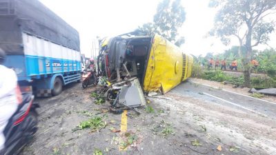 Kecelakaan bus. (Foto: Istimewa/Tugu Jatim)