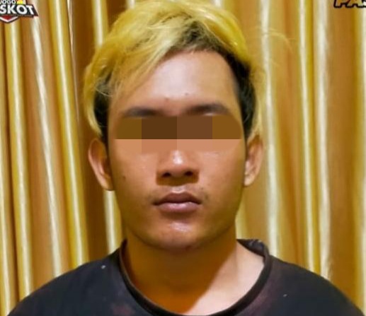 Muhammad Taufik (21) saat diamankan ke Mapolres Pasuruan Kota karena menyimpan pil koplo jenis Y.