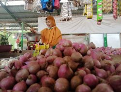 Harga Bawang Merah hingga Cabai Merah di Pasar Besar Tuban Mulai Melambung