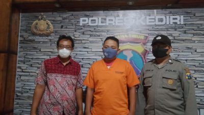 ARS pelaku penggelapan uang perusahaan ditangkap Polsek Pare, Jumat (11/2/2022).