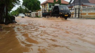 Banjir kiriman. (Foto: Mochamad Abdurrochim/Tugu Jatim)