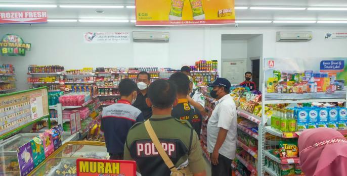 Sidak minyak goreng. (Foto: Humas Disperindag Kabupaten Pasuruan/Tugu Jatim)