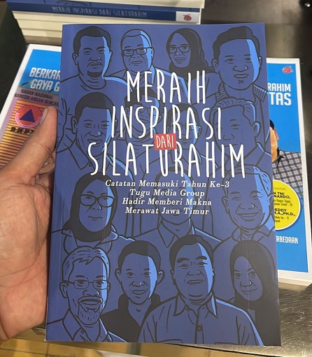 Buku "Meraih Inspirasi dan Silaturahim" karya para karyawan Tugu Media Group.