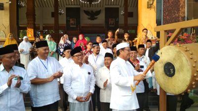 Ilustrasi pemberangkatan jamaah haji di Kabupaten Tuban oleh Bupati Tuban kala itu, H Fathul Huda sebelum Covid-19.