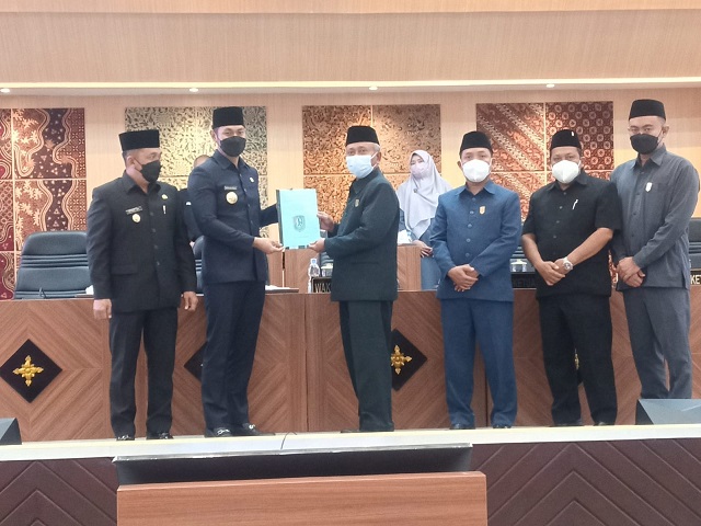 Penyampaian rekomendasi Pansus LKPJ Bupati Tuban tahun 2021 di gedung DPRD Tuba, Rabu (23/2/2022).