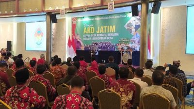 Wakil Gubernur Jawa Timur, Emil Elistianto Dardak, saat membuka Musda Asosiasi Kepala Desa (AKD) se-Jawa Timur di Kota Batu, Kamis (17/3/2022).