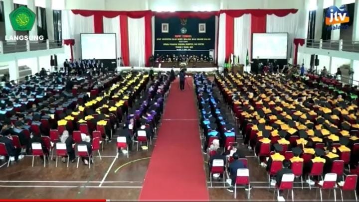 Acara wisuda periode II tahun 2022 Universitas Islam Negeri Maulana Malik Ibrahim Malang, Kamis, (31/3/2022).
