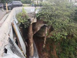 Pilar Putus Diterjang Banjir, Jembatan Lembah Dieng Kota Malang Rawan Ambrol