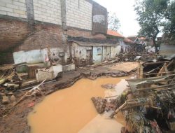 Banjir Bandang Pasuruan Hancurkan 4 Rumah Warga hingga Bikin Jembatan Ambrol di Desa Sukorejo