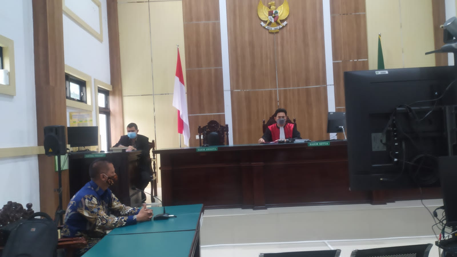 Suasana sidang praperadilan Kades Kemirisewu Pasuruan atas kasus dugaan korupsi dana desa yang harus ditunda, Jumat (11/3/2022).