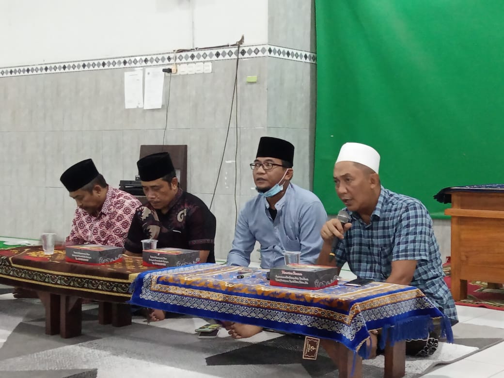 Ketua panitia rapat pleno PWNU Jatim, H Nasruddin, saat memimpin rapat persiapan musyawarah alim ulama PWNU Jawa Timur, Rabu (30/3/2022)