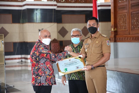 Bupati Lindra