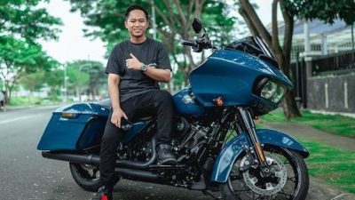 Doni Salmanan saat melelang motornya untuk donasi korban meletusnya Gunung Semeru.