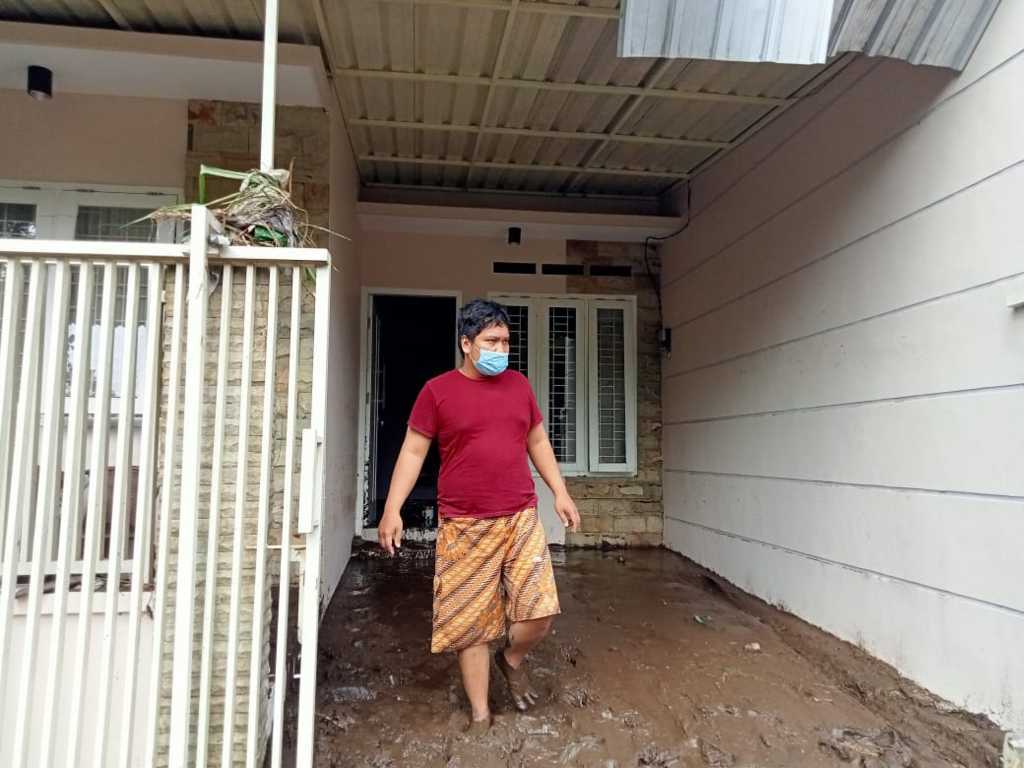 Korban banjir Kota Malang. (Foto: Siti Ayu Devina/Tugu Jatim)