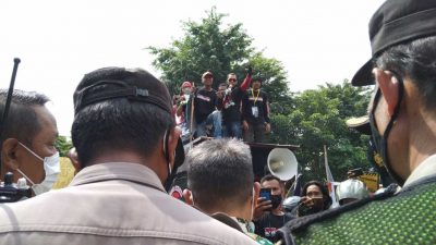 FRONTAL. (Foto: Rahman Hakim/Tugu Jatim)