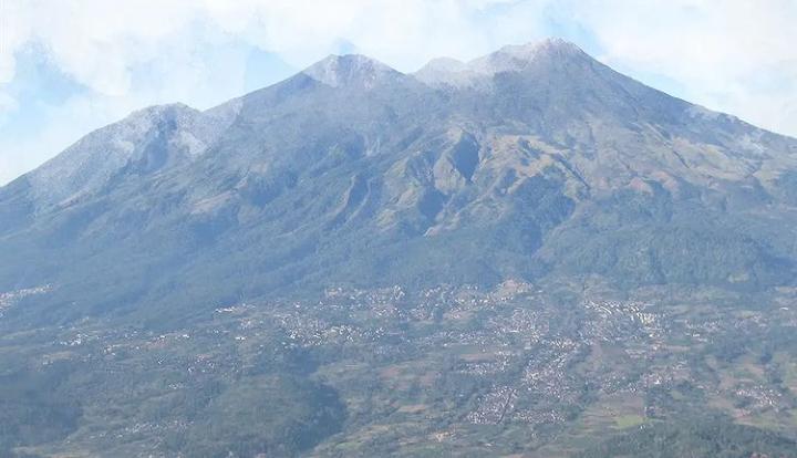 Ilustrasi Gunung Arjuno lokasi pendaki hilang di Pasuruan.