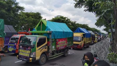 Sopir truk GSJT. (Foto: Rahman Hakim/Tugu Jatim)