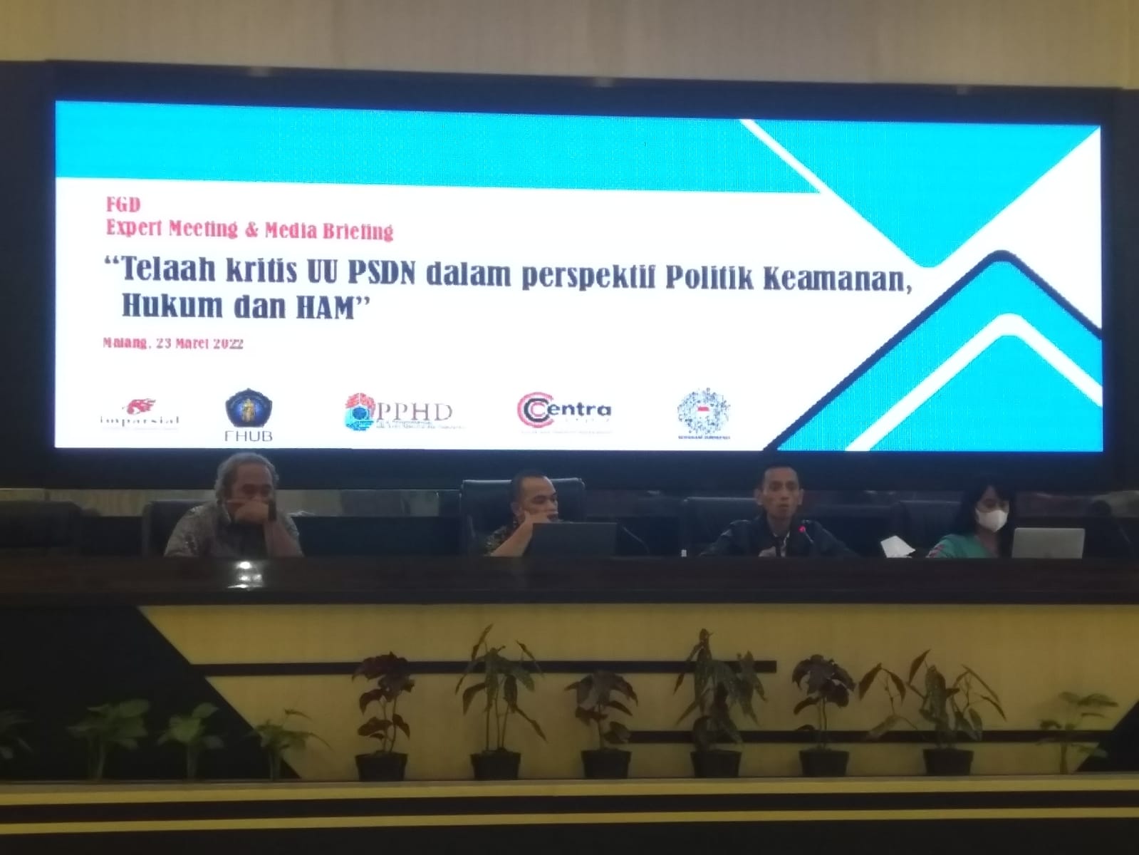 Expert Meeting tentang Telaah Kritis UU No 23/2019 tentang PSDN dalam Perspektif Politik Keamanan, Hukum, dan HAM, di Fakultas Hukum Universitas Brawijaya (UB), Rabu (23/3/2022).