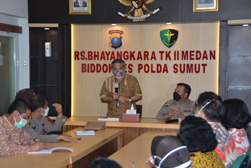 Dr Aqua Dwipayana saat memberikan Sharing Komunikasi dan Motivasi di Rumah Sakit Bhayangkara Medan.
