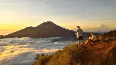 Gunung. (Foto: Pinterest/Tugu Jatim)