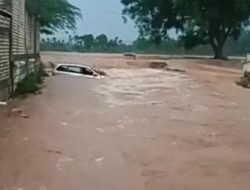 Banjir Bandang Melanda Wilayah Tuban, Ketinggian Air Sedada Orang Dewasa