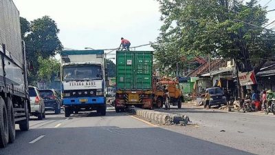 Kecelakaan truk. (Foto: Satlantas Polres Pasuruan/Tugu Jatim)