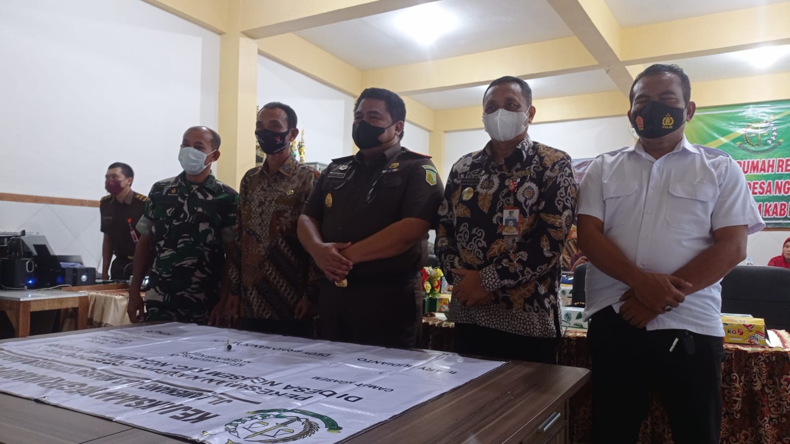 Kajari Kabupaten Kediri, Dedi Priyo Handoyo, meresmikan Rumah Retorative Justice.
