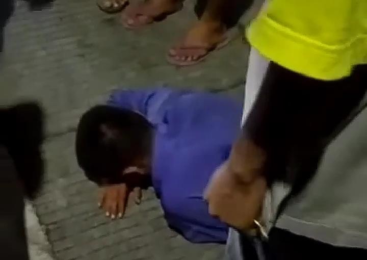 Maling tas. (Foto: Tangkapan layar video warga/Tugu Jatim)